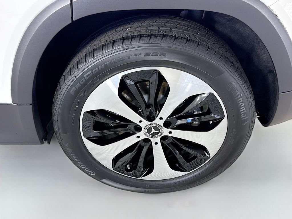 Used 2025 White Mercedes-Benz GLB 250 image 29