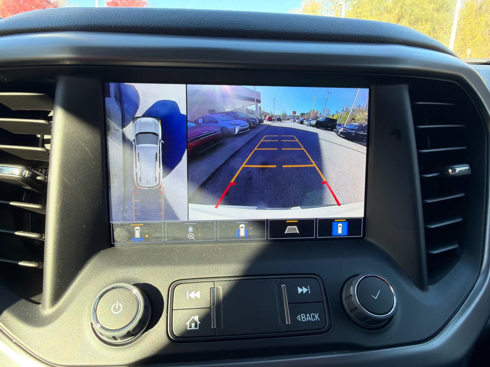Certified Used 2023 White Frost Tricoat GMC AT4 image 4