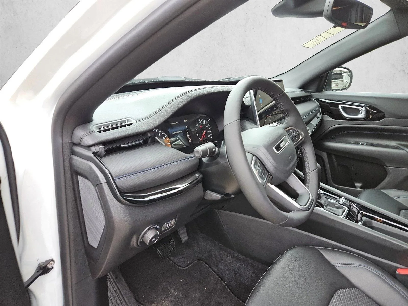 New 2026 Bright White Clearcoat Jeep Latitude Altitude image 3