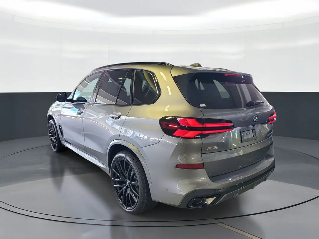 Used 2026 Gray BMW sDrive40i image 4