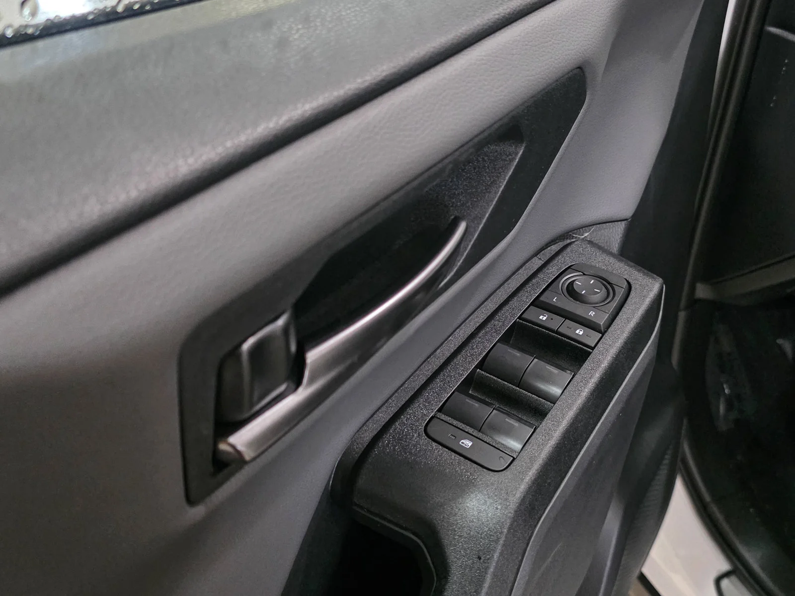New 2026 Wind Chill Pearl <sup>1</sup> Toyota  XLE Premium image 19