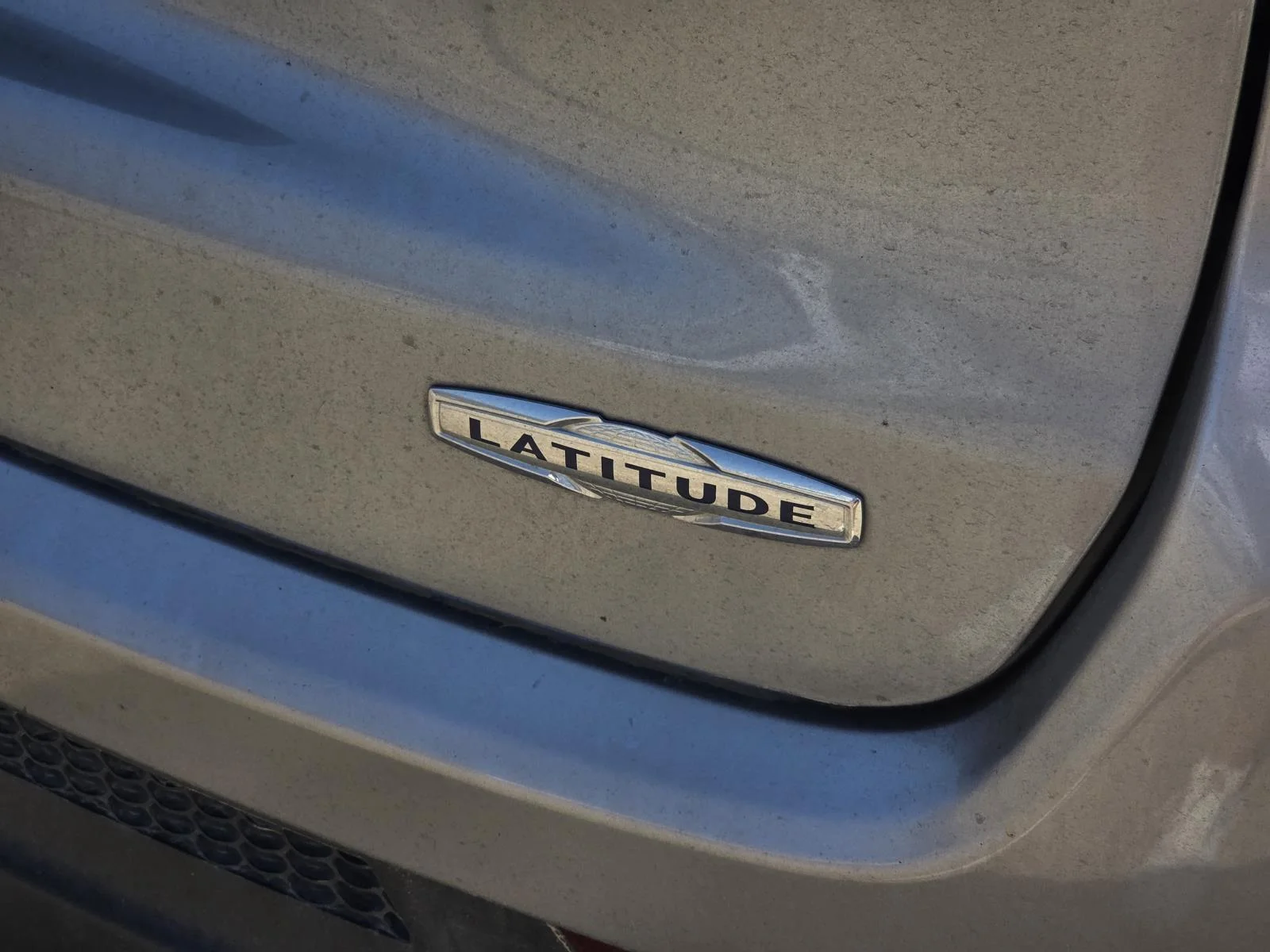 Used 2018 Olive Green Pearlcoat Jeep Latitude image 3