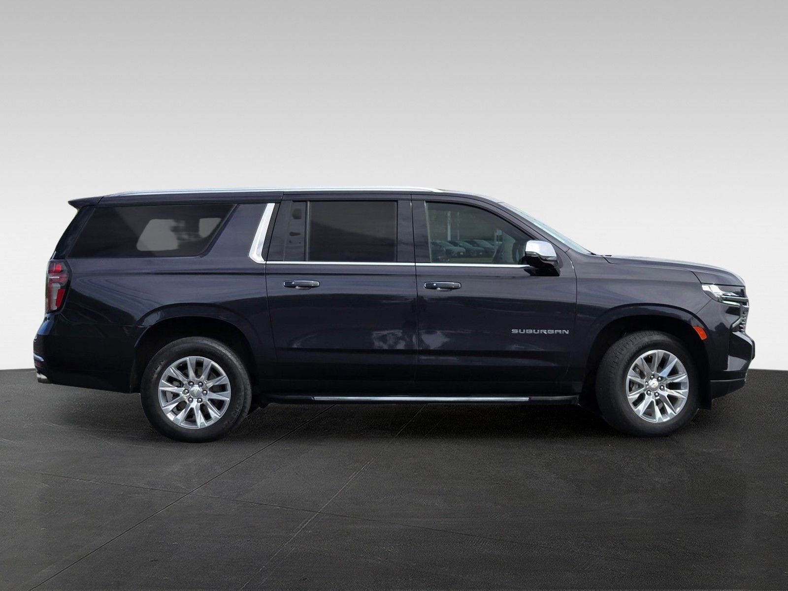 2023 Chevrolet Suburban Premier photo 2
