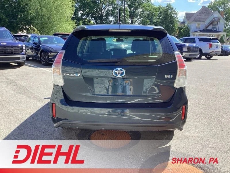Used 2017  Toyota Four image 6