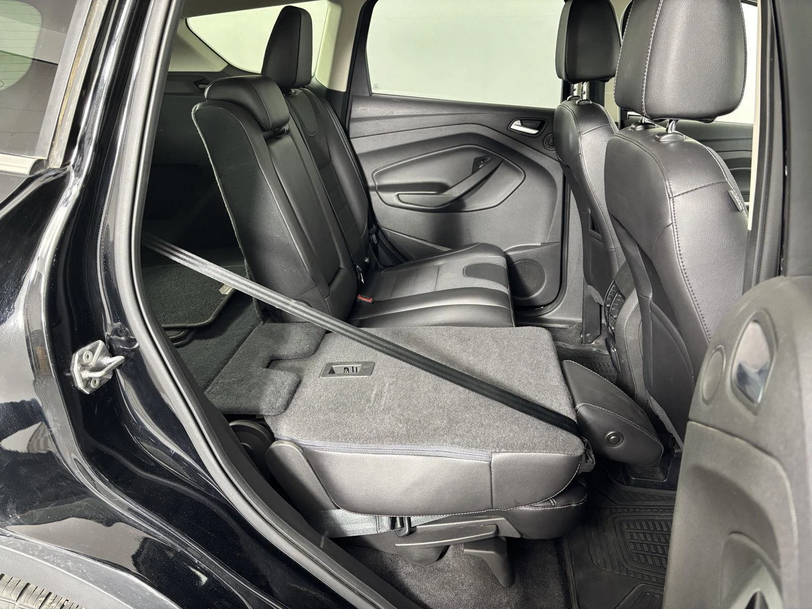Used 2016 Shadow Black Ford SE image 19