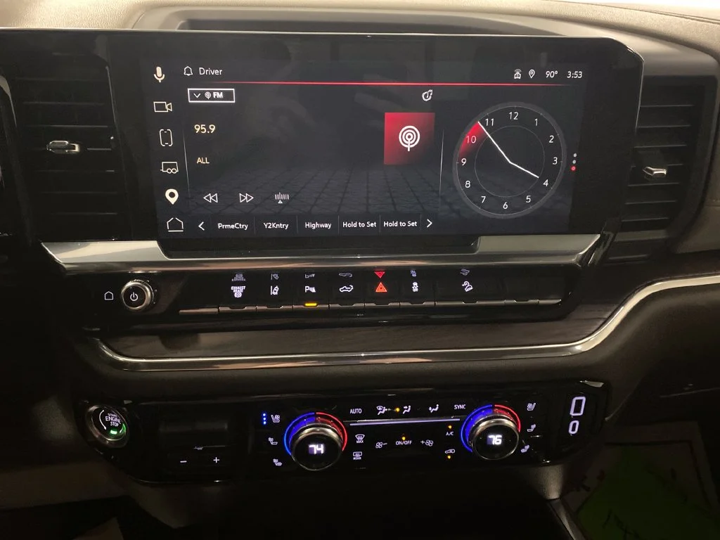 Used 2025 White GMC SLT image 21