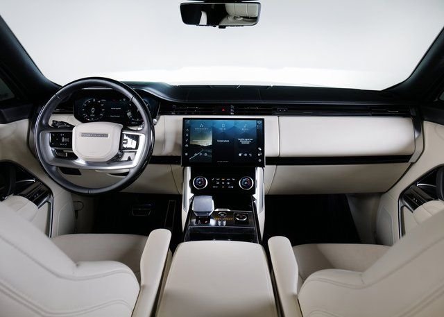 2023 Land Rover Range Rover SE photo 4