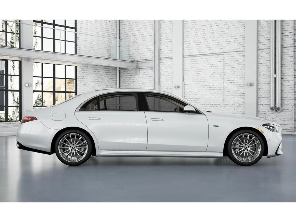 Used 2025 White Mercedes-Benz S 580e image 2