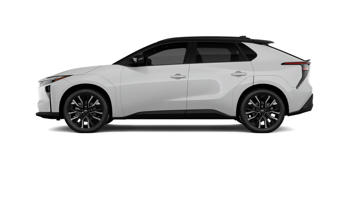 New 2027 Wind Chill Pearl with Midnight Black Metallic roof Toyota Limited image 4