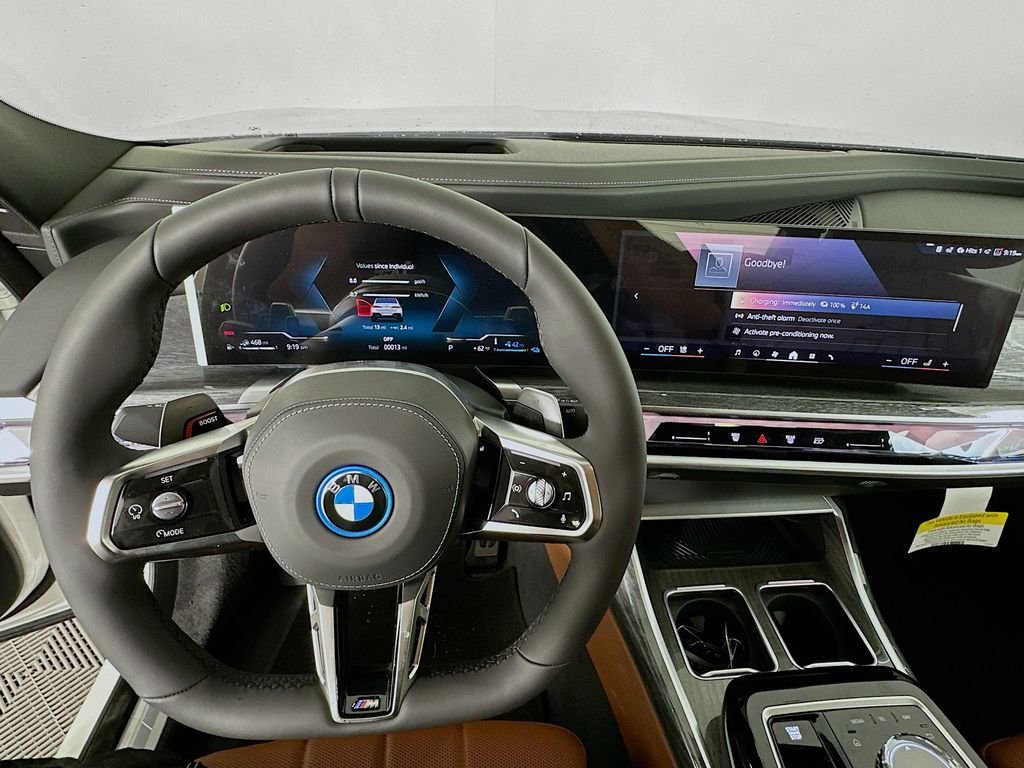 2025 BMW 7 Series 750e - Photo 10