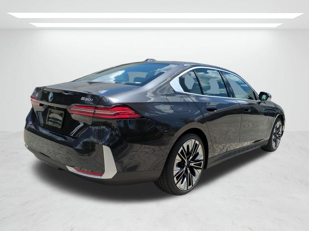 New 2027 Dark Graphite Metallic BMW 530i xDrive image 4