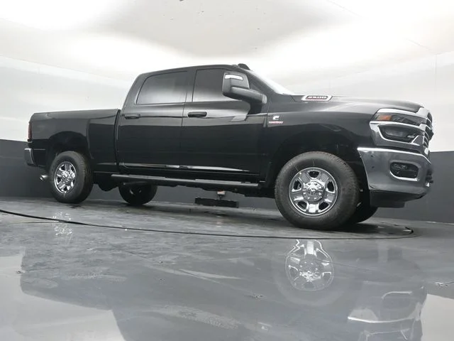 New 2026 Diamond Black Crystal Pearl-Coat Exterior Paint RAM Tradesman image 38
