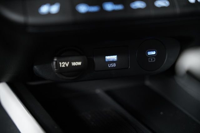 2025 Hyundai Elantra Limited - Photo 13