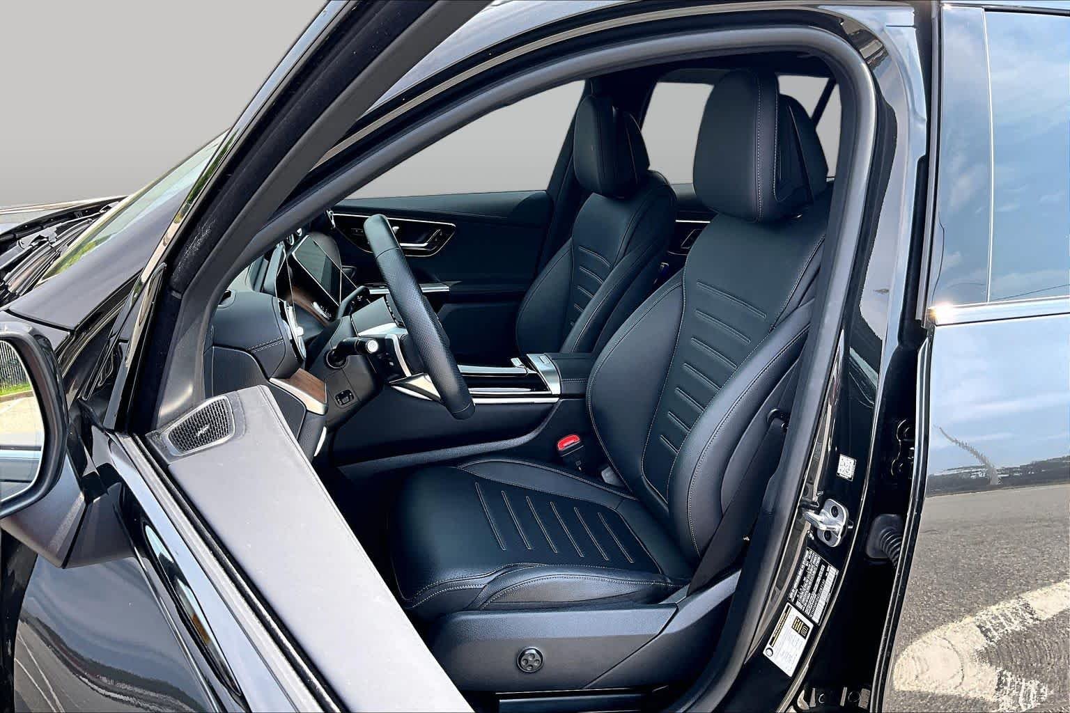 Used 2025 Graphite Grey Metallic Mercedes-Benz GLC 300 image 8