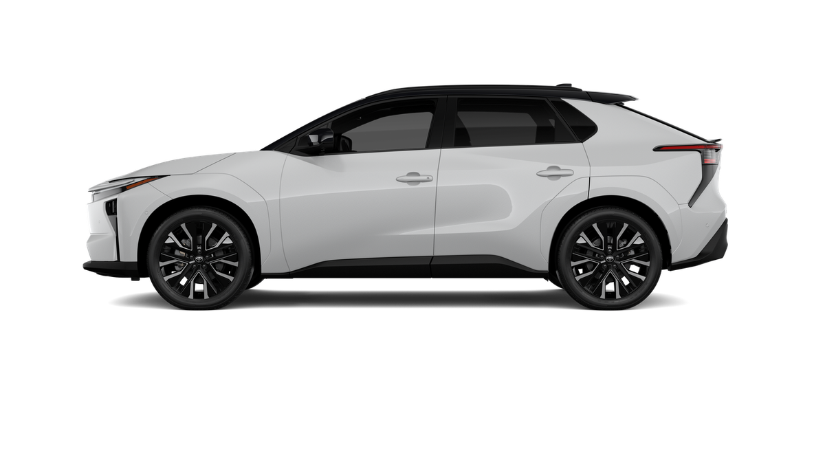 New 2027 Wind Chill Pearl with Midnight Black Metallic roof Toyota Limited image 4