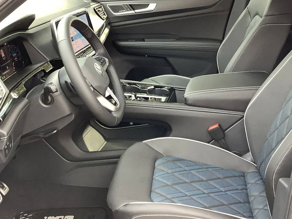 New 2026 Deep Black Pearl Volkswagen 2.0T SEL Premium R-Line image 22
