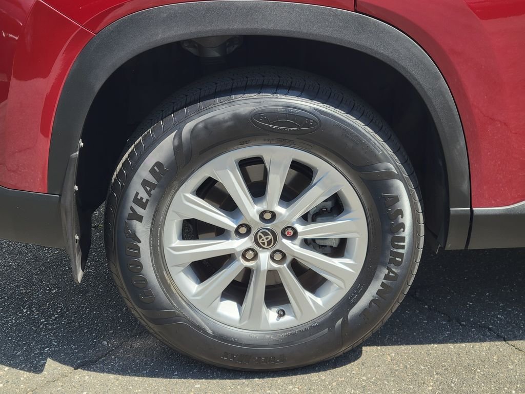 Used 2024 Pearl Toyota XLE image 6