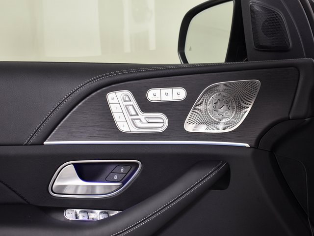 New 2026 MANUFAKTUR Moonlight White Magno Mercedes-Benz GLE 53 AMG® image 71