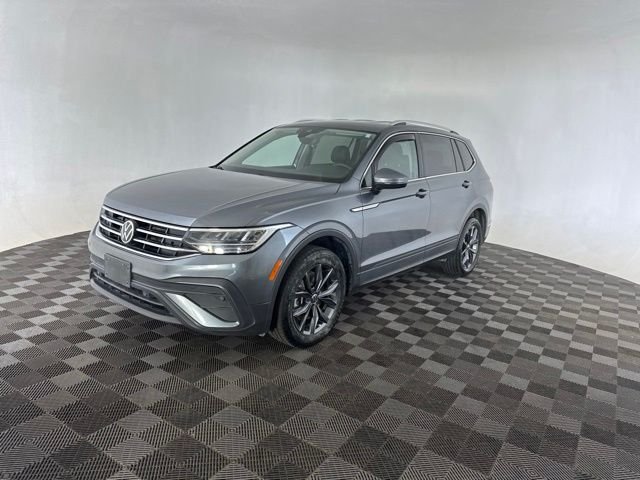 Used 2022  Volkswagen 2.0T SE image 3