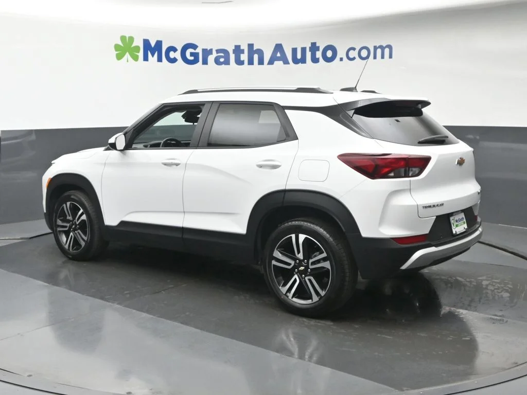 Used 2024 White Chevrolet LT image 25