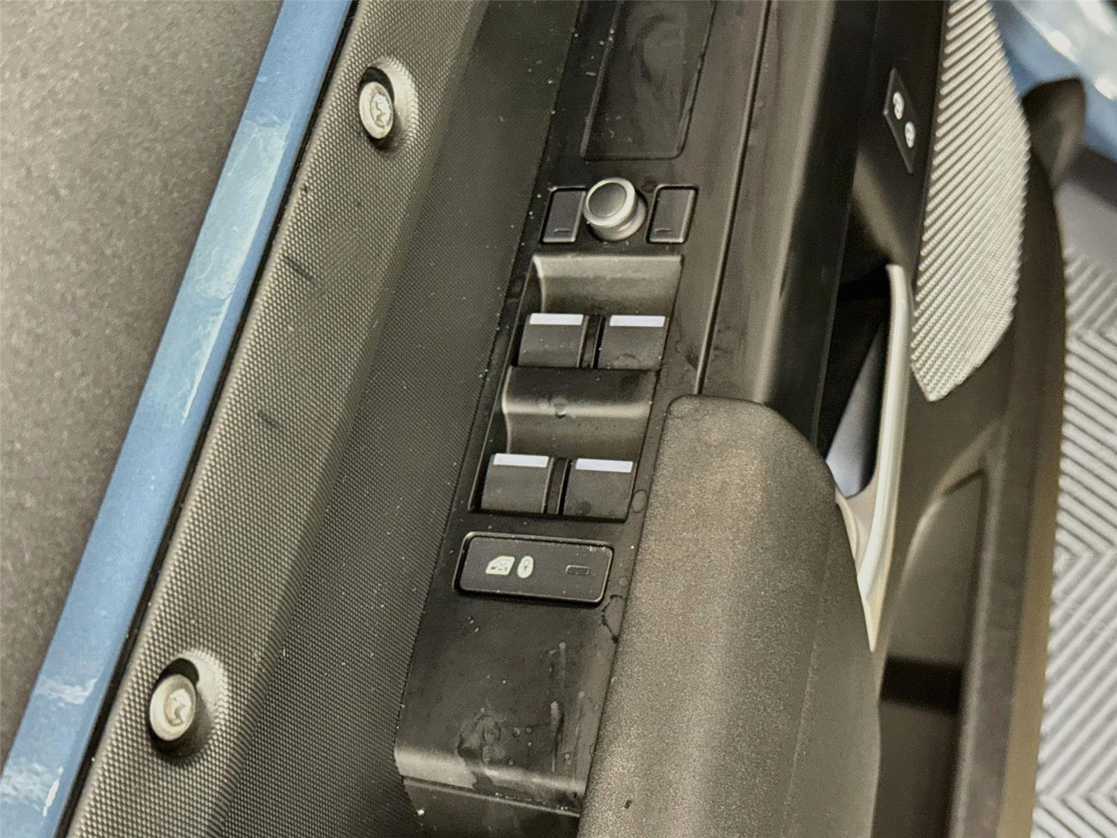 Used 2020 Blue Land Rover Standard image 19