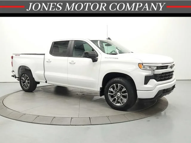 Used 2025 Summit White Chevrolet RST image 1