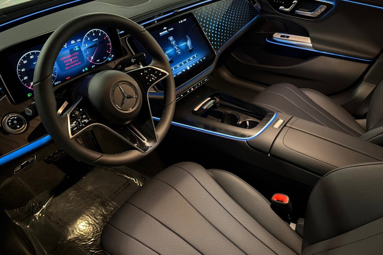 New 2027 Polar White Mercedes-Benz E 450 4MATIC® Sedan image 9