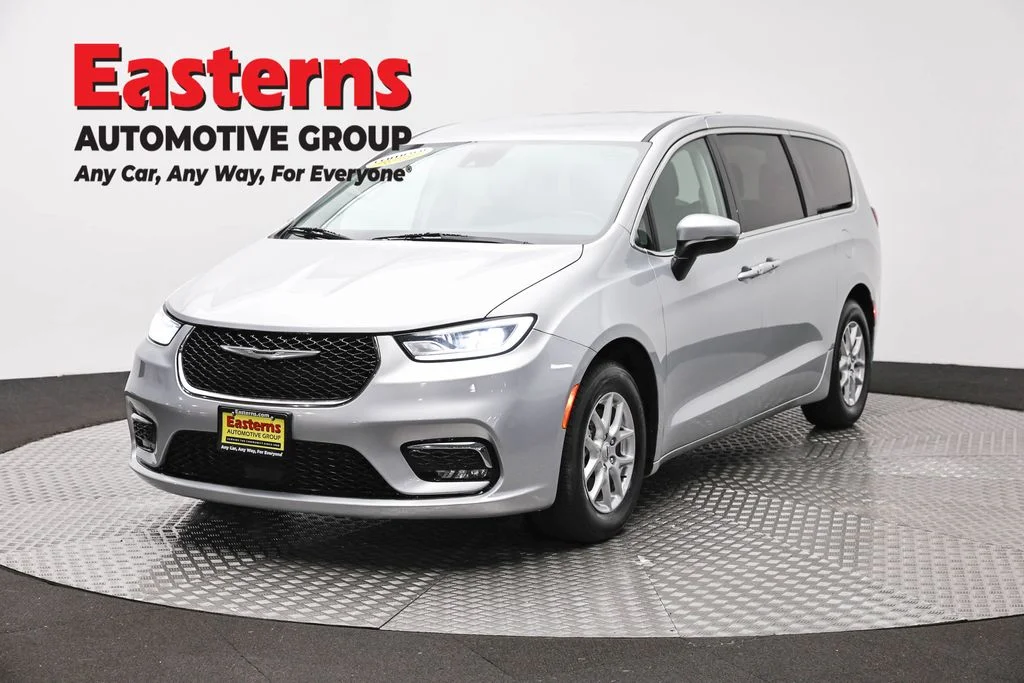 Used 2023 Silver Chrysler Touring L image 1