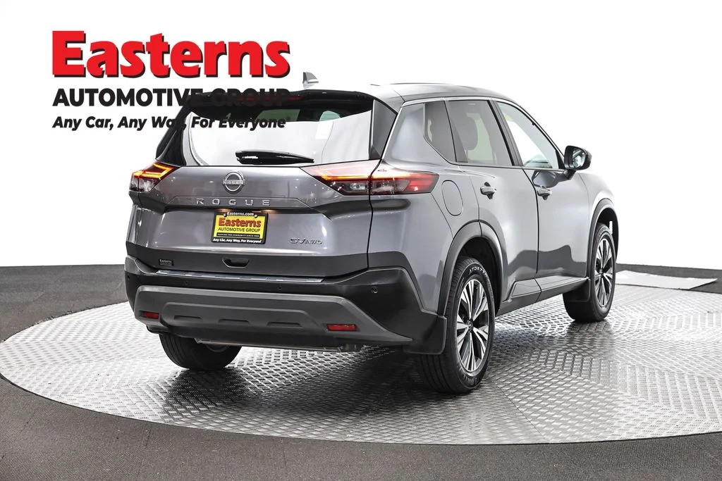 Used 2023 Gray Nissan SV image 5
