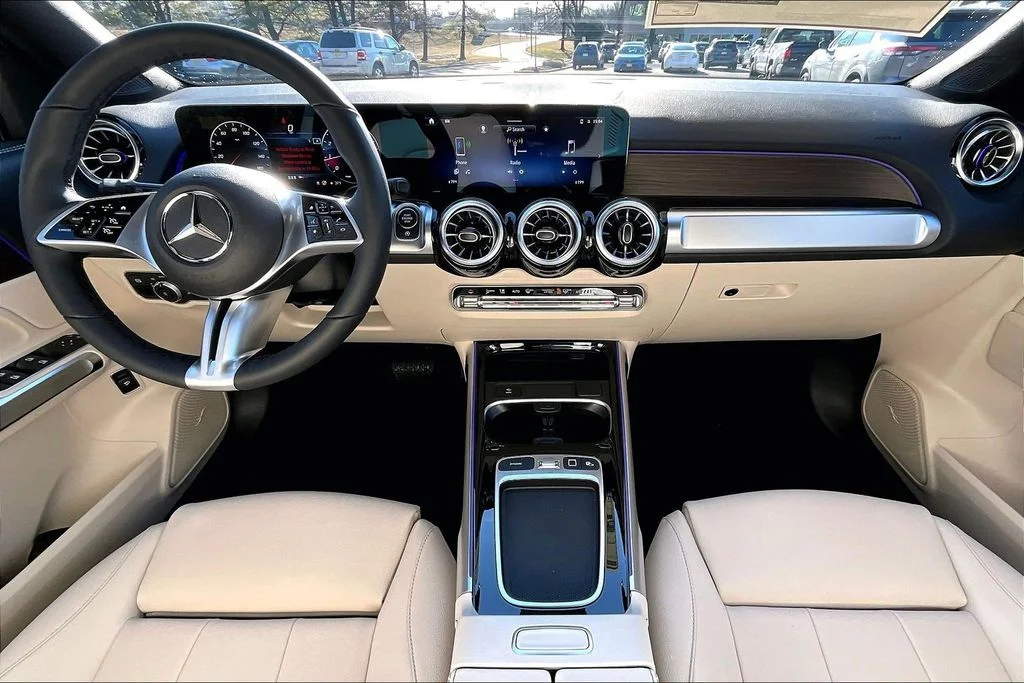 New 2026 White Mercedes-Benz GLB 250 image 5