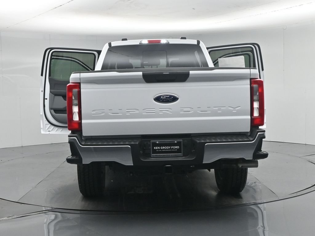 New 2026 Oxford White Ford XLT image 32