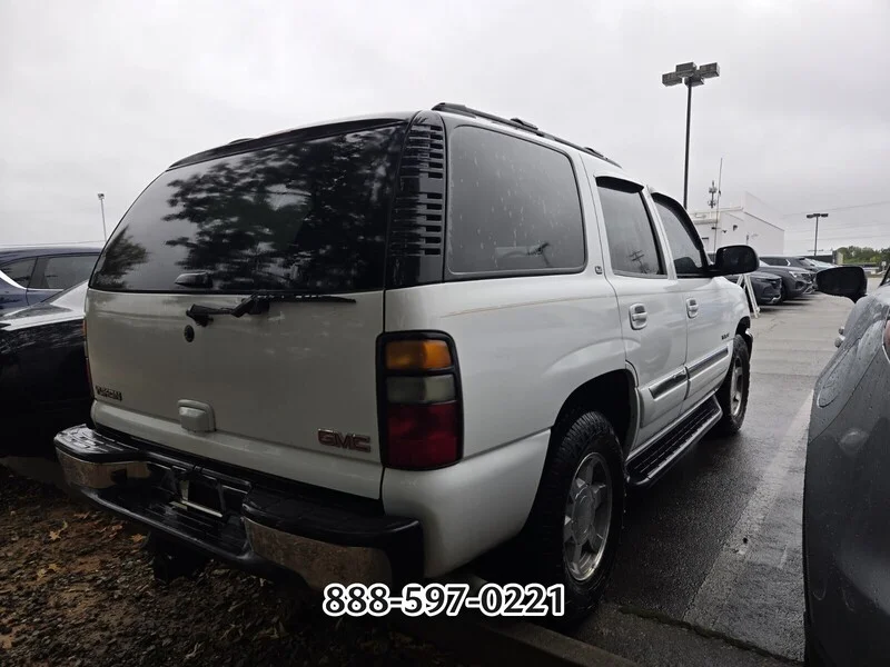 Used 2005 Summit White GMC  image 6