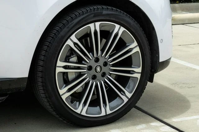 Used 2024 White Land Rover SE image 68