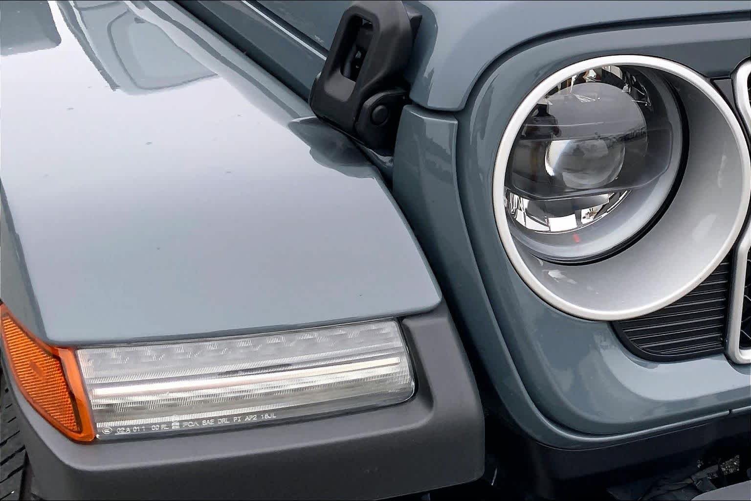Used 2024 Anvil Clear Coat Jeep Sahara image 26