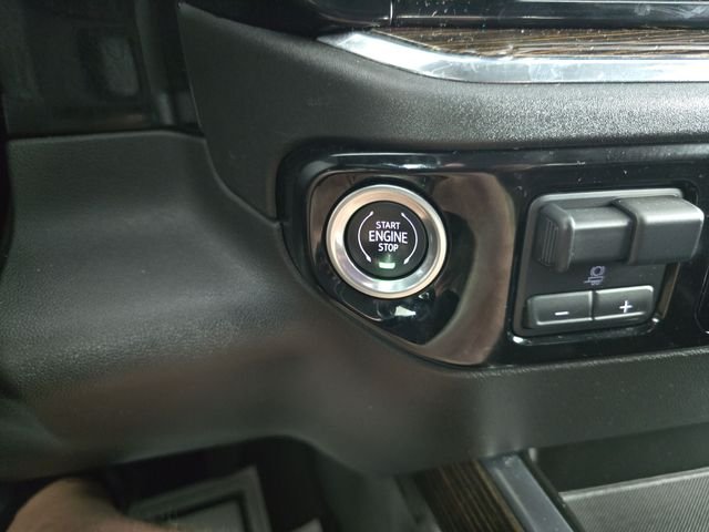 Used 2023 Silver GMC Elevation image 23
