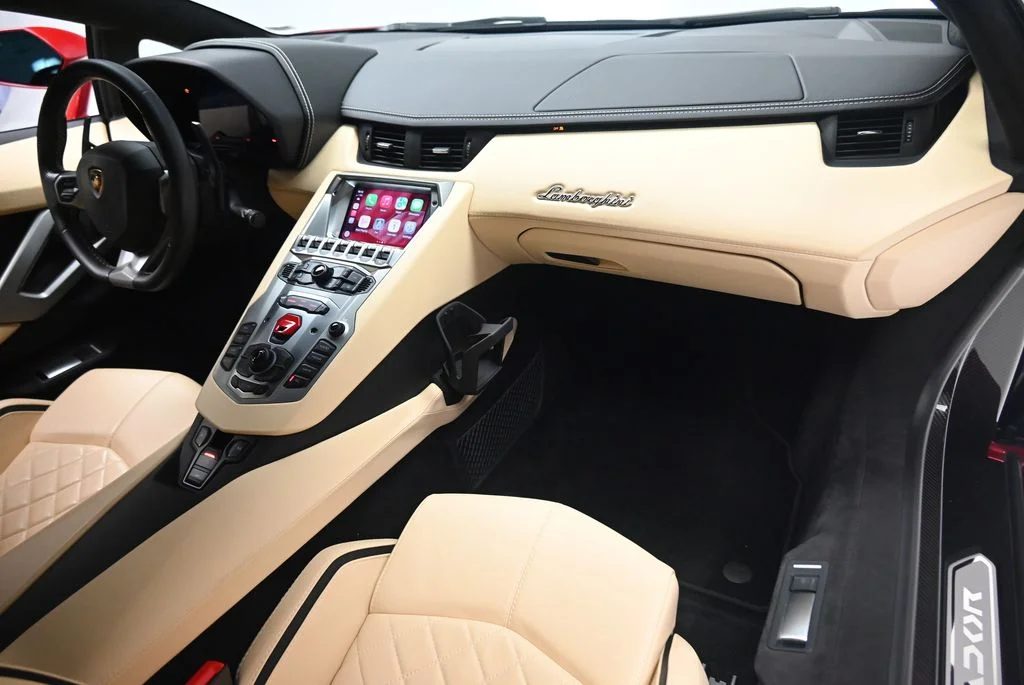 Used 2018 Maroon Lamborghini  image 12
