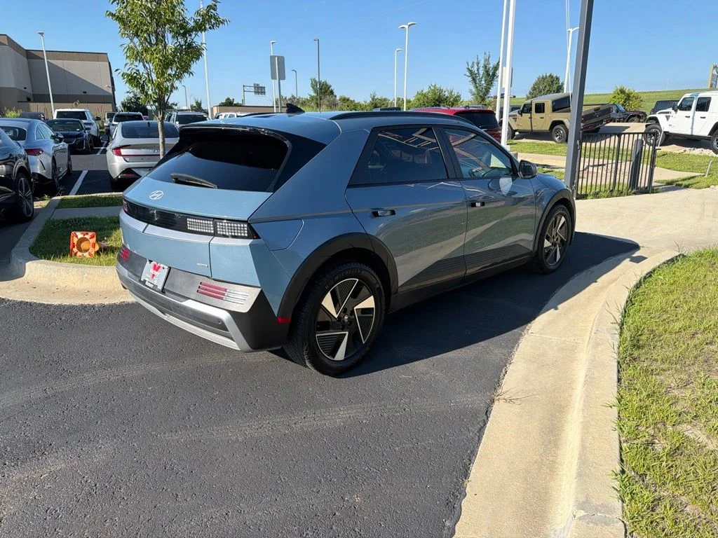 Used 2025 Blue Hyundai SEL image 7