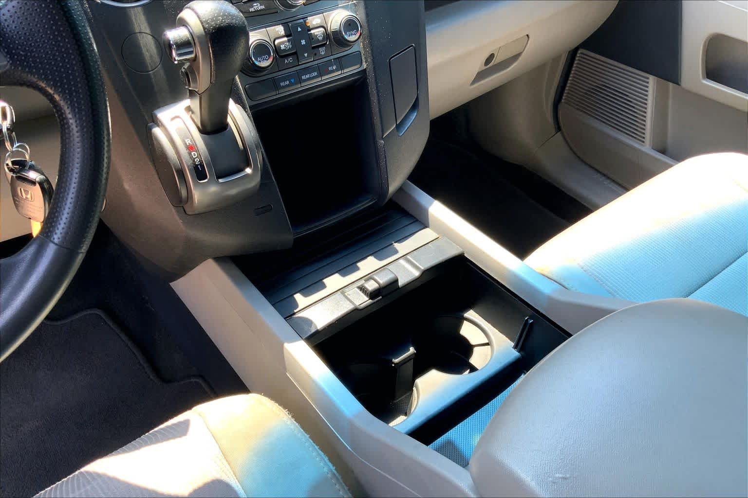 Used 2013 Alabaster Silver Metallic Honda EX image 16