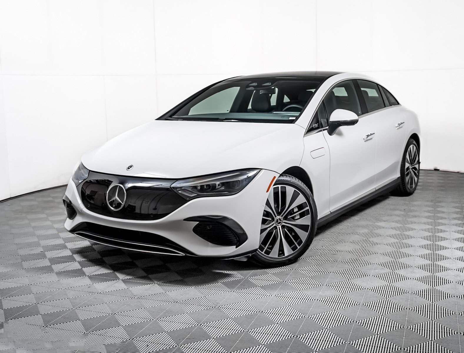 2023 Mercedes-Benz EQE EQE 350 4Matic's photo
