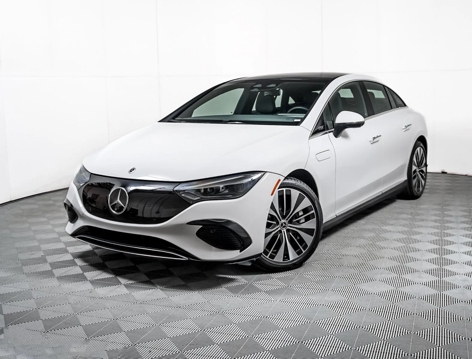 2023 Mercedes-Benz EQE EQE 350 4Matic's photo
