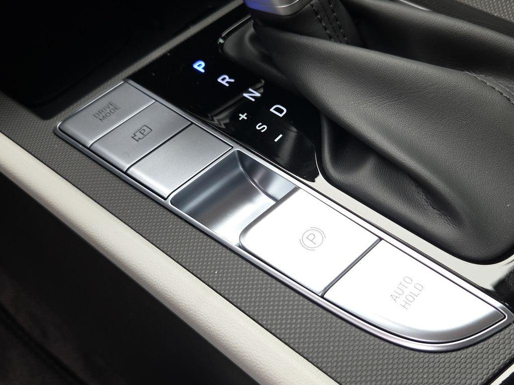 2025 Hyundai Elantra Limited - Photo 21