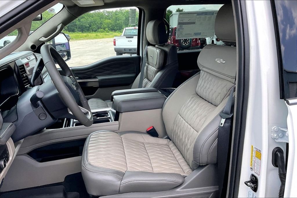 New 2026 Star White Metallic Tri-Coat Ford Platinum image 8