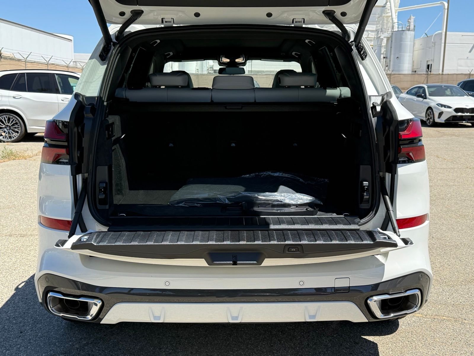 New 2026 Alpine White BMW sDrive40i image 16