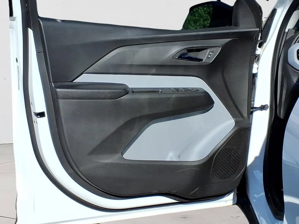 2027 Chevrolet Bolt LT - Photo 19