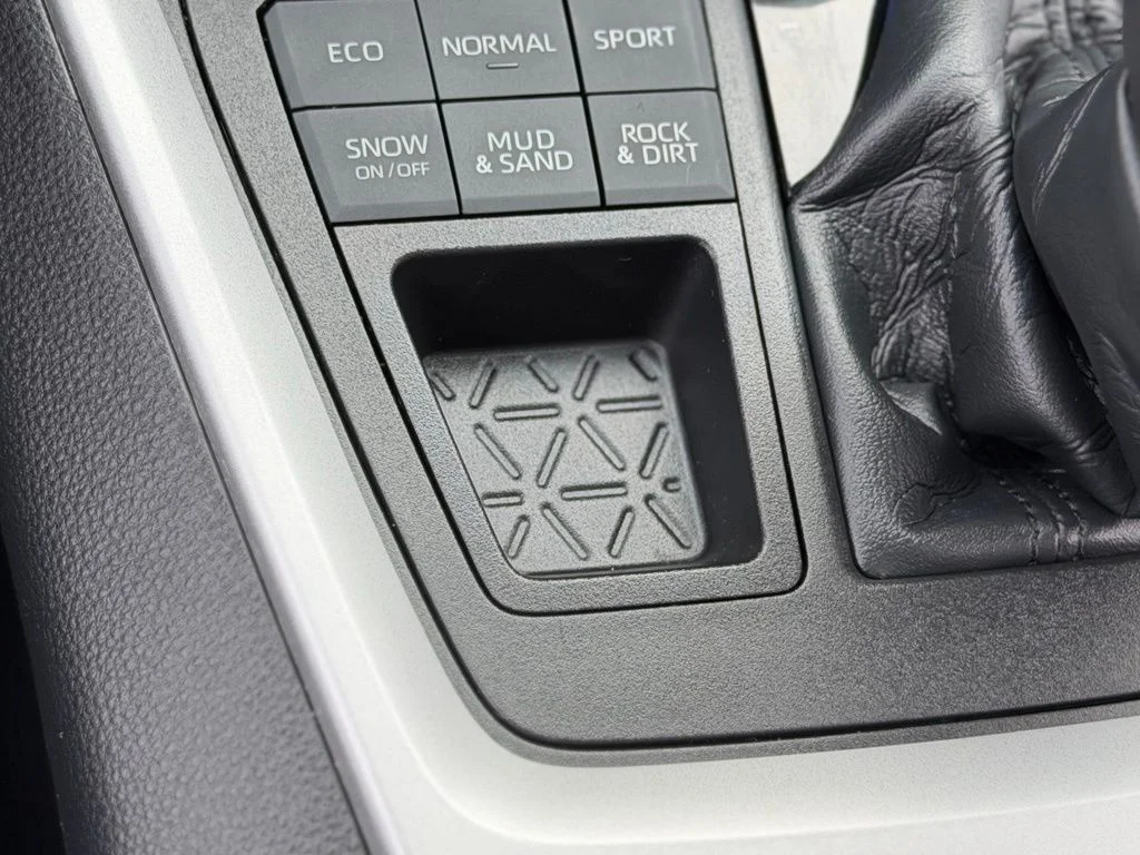 Used 2021 Silver Toyota XLE image 21
