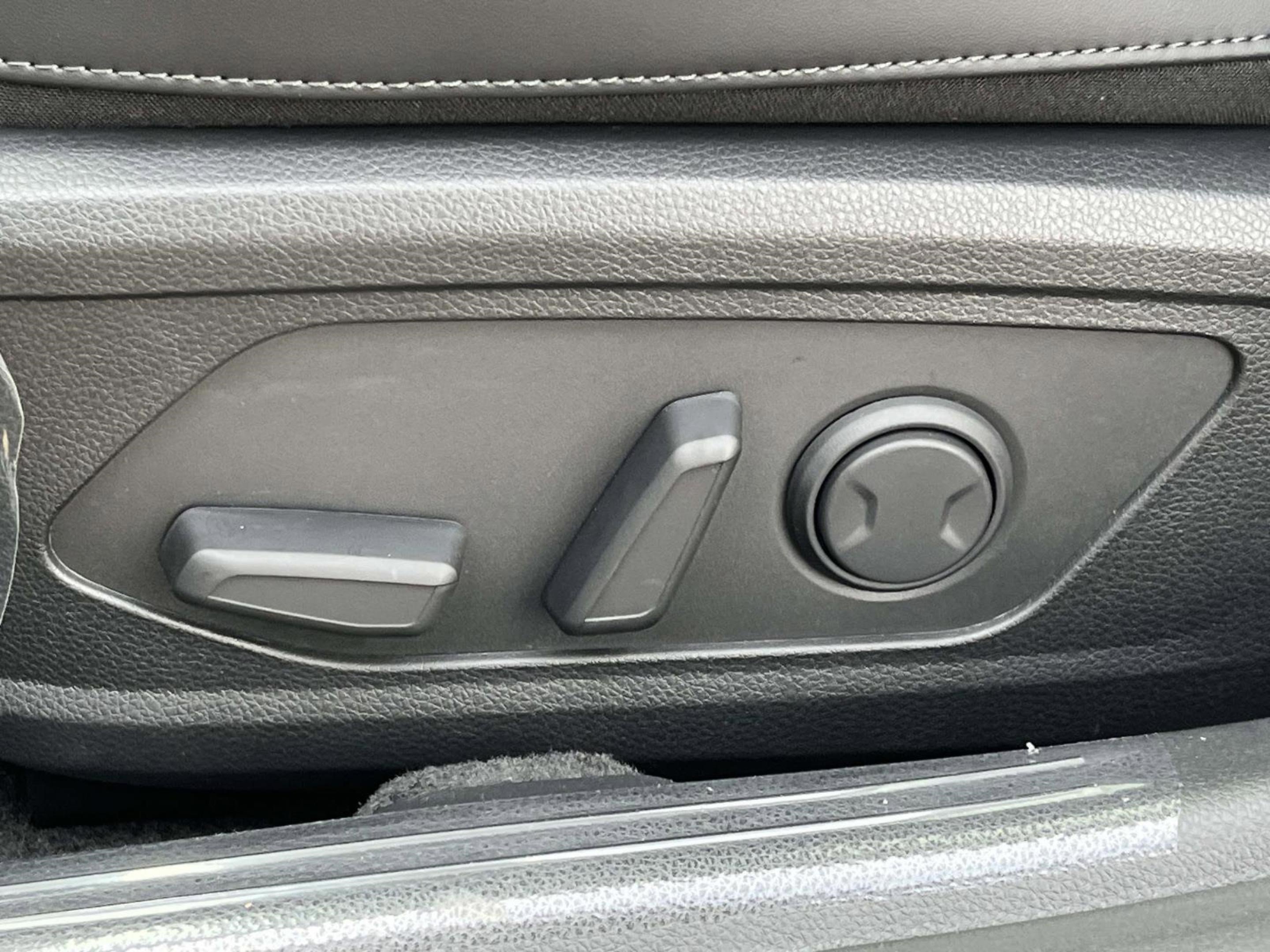New 2026 Aurora Black Pearl Kia EX image 26