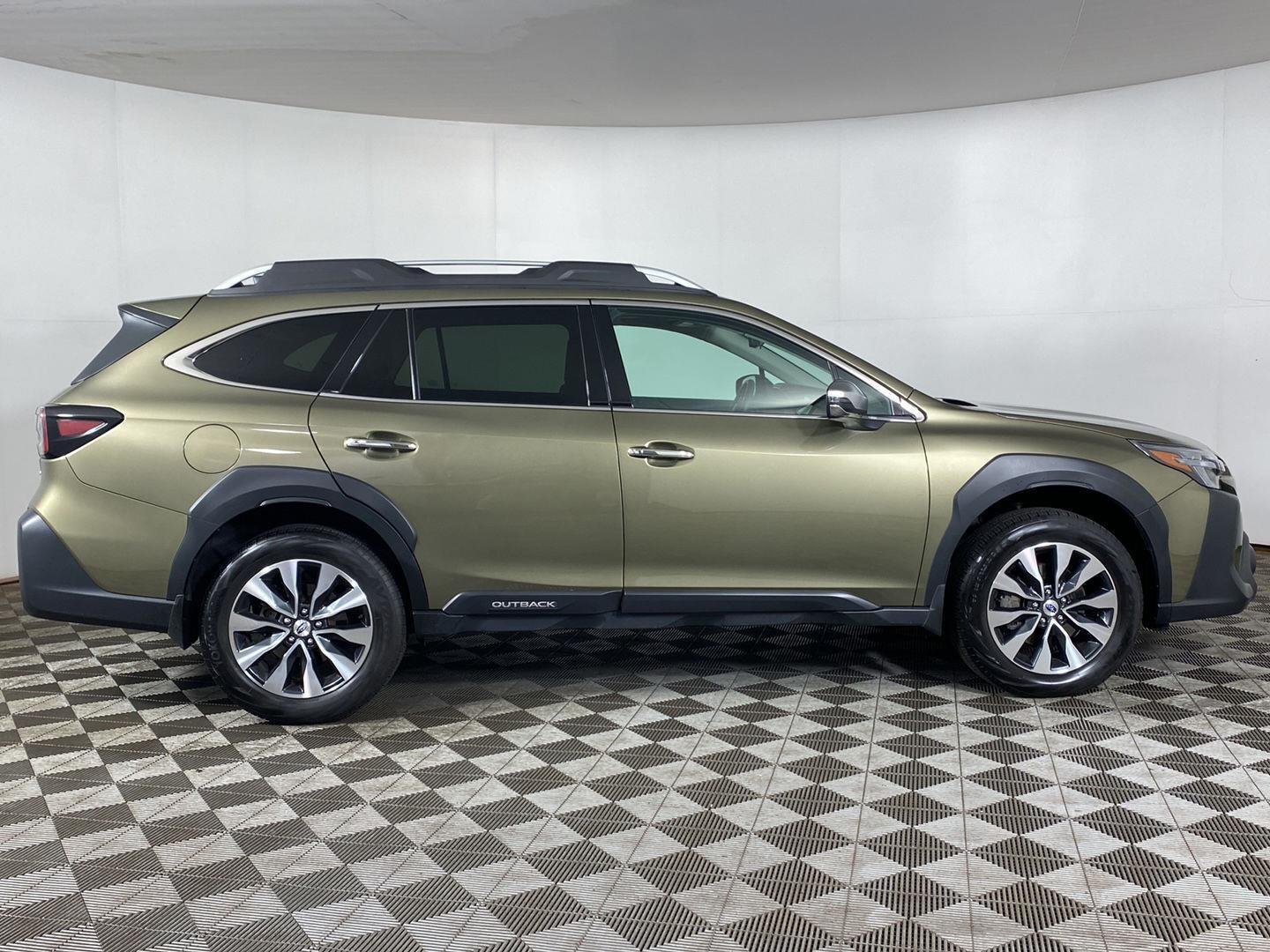 Used 2024 Autumn Green Metallic Subaru Touring image 4