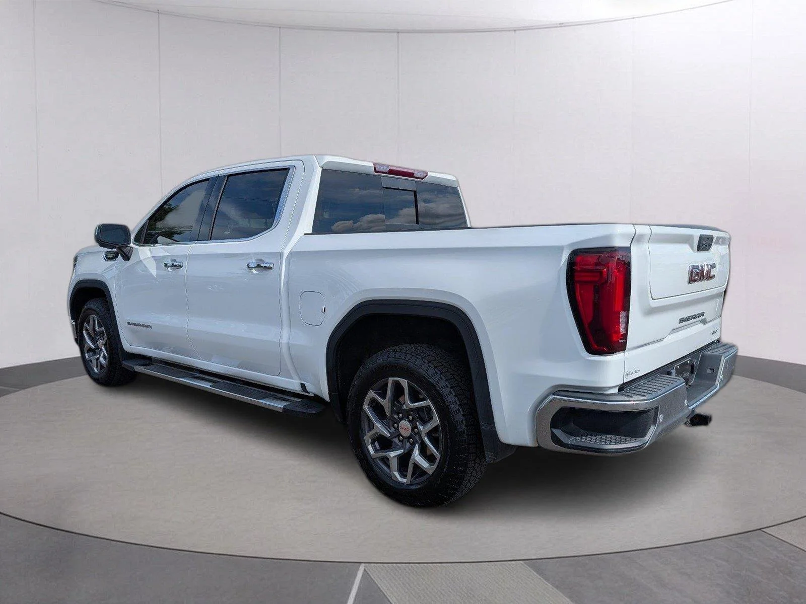 Used 2023 SUMMIT WHITE GMC SLT image 5