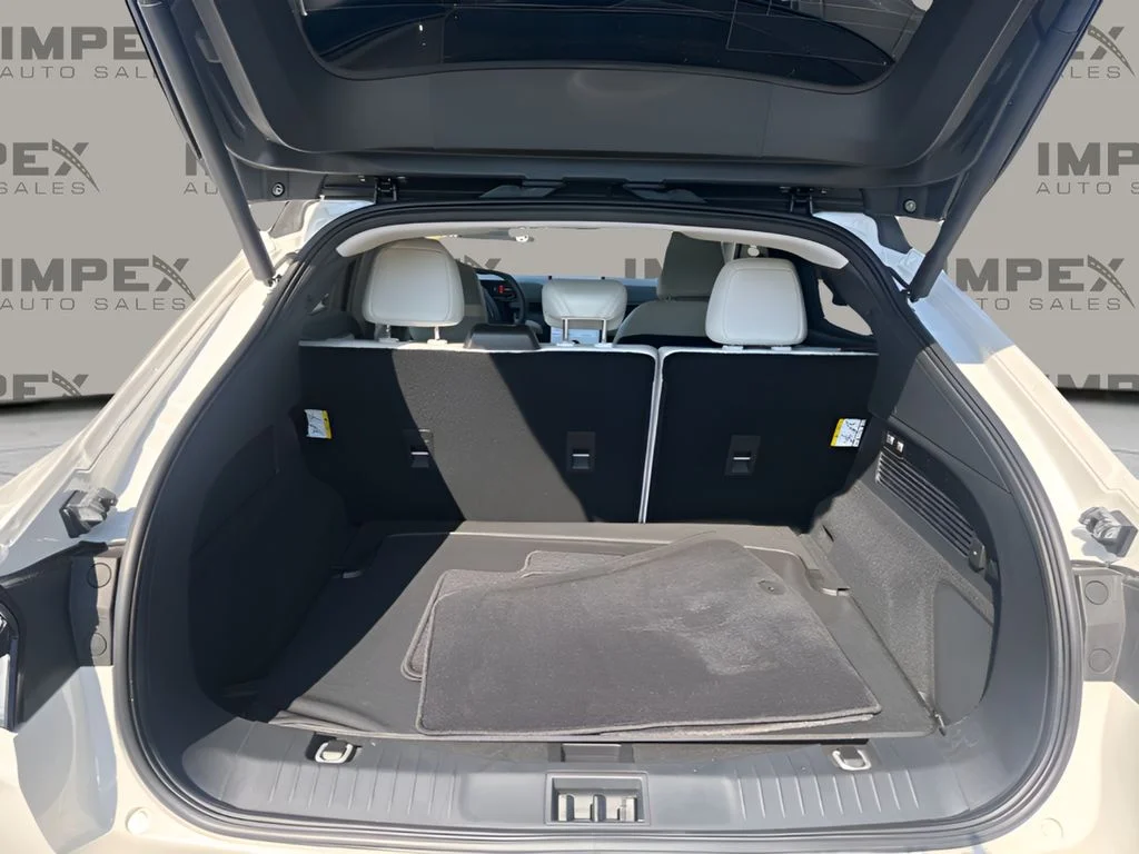 Used 2025 White Ford Premium image 30