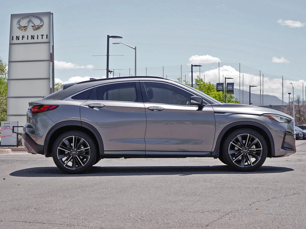 Used 2023 Graphite Shadow INFINITI LUXE image 11